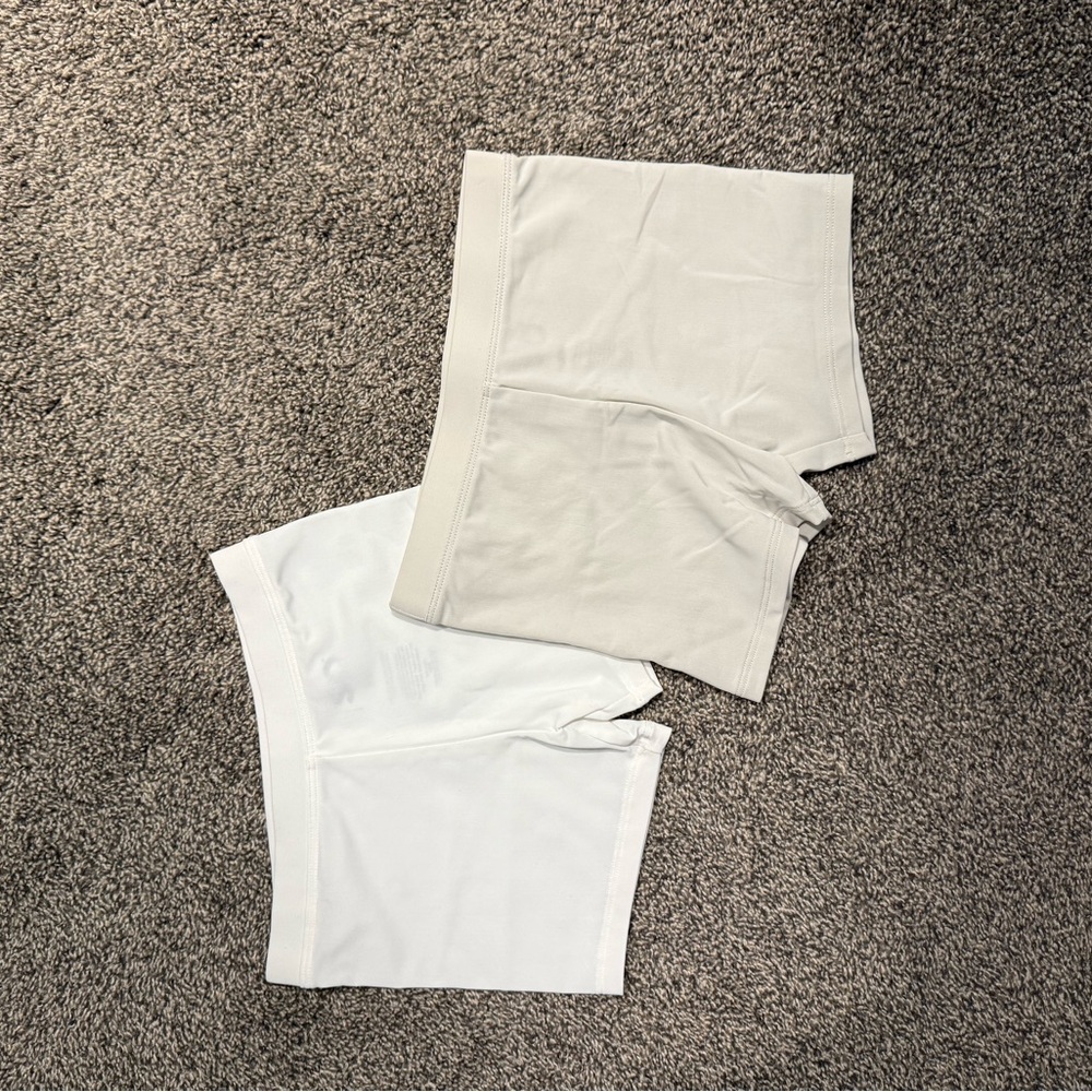 NWOT SO White and Cream girls tumbling shorts
